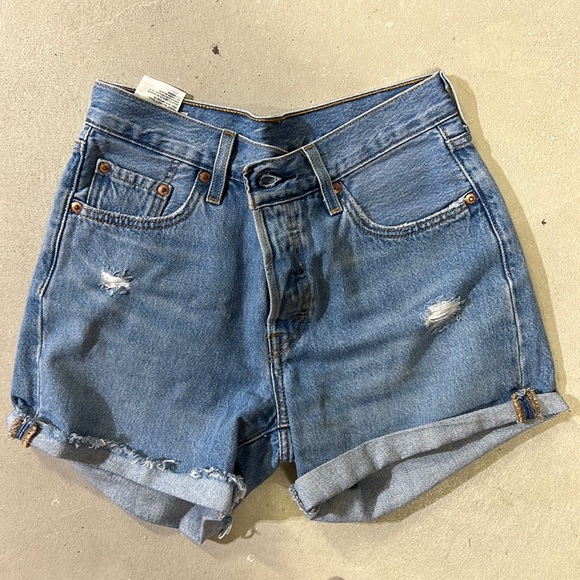 Women’s Levi’s 501 high rise jean short - Picture 1 of 3